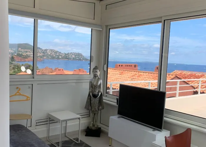 Petit Coin De Paradis Sur La Сен-Рафаель